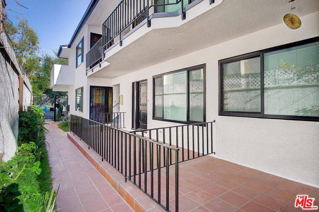 Santa Monica, CA 90402,722 Lincoln BLVD #3