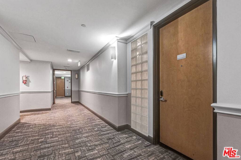 Los Angeles, CA 90025,1521 Greenfield AVE #104
