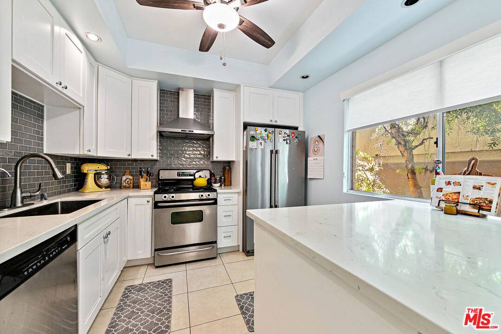 Encino, CA 91316,5139 Balboa BLVD #9