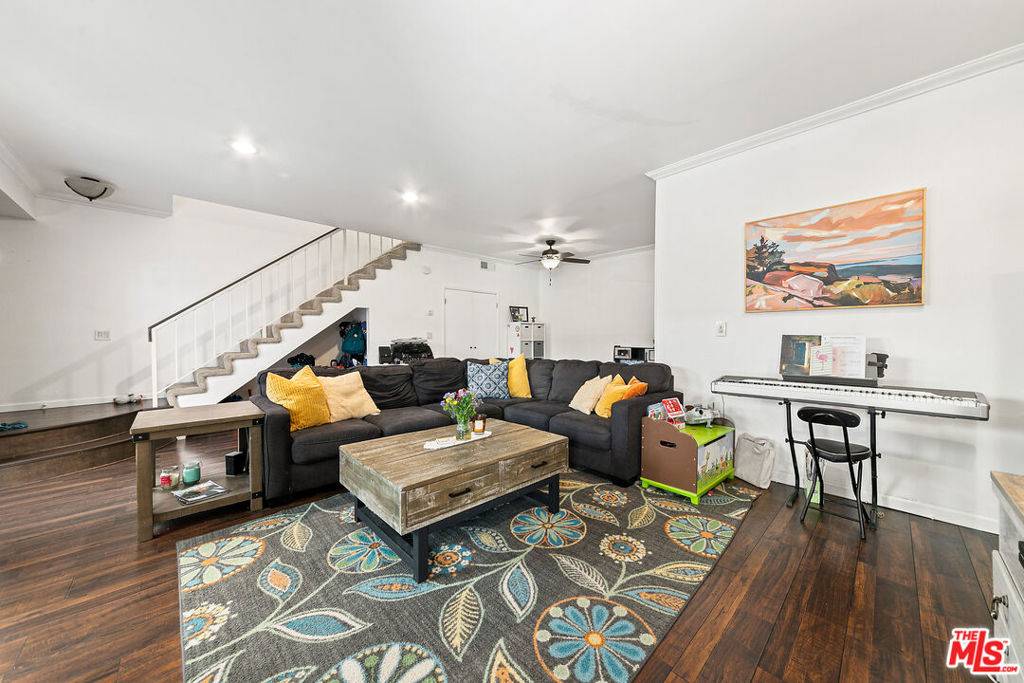 Encino, CA 91316,5139 Balboa BLVD #9