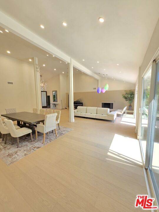 Los Angeles, CA 90049,16544 Park Lane CIR