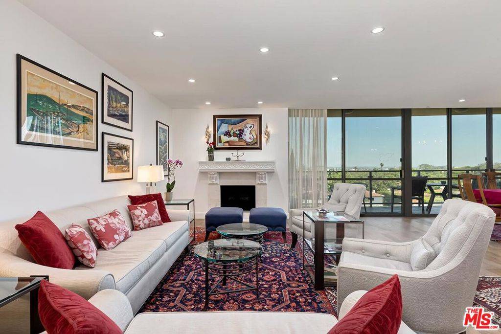 Beverly Hills, CA 90212,211 S Spalding DR #403S