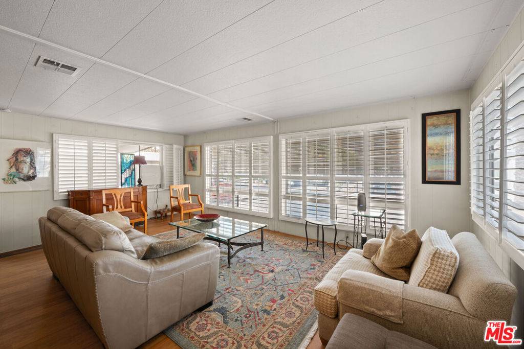 Cathedral City, CA 92234,395 Wolf LN