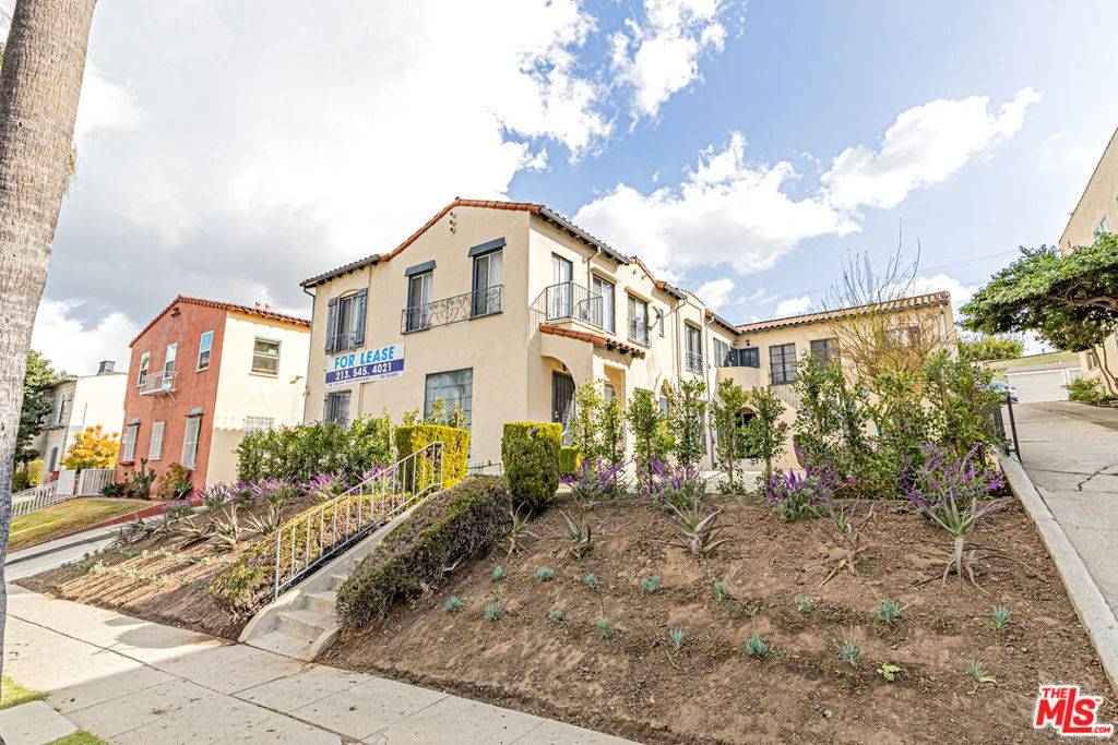 Los Angeles, CA 90019,1156 S Bronson AVE