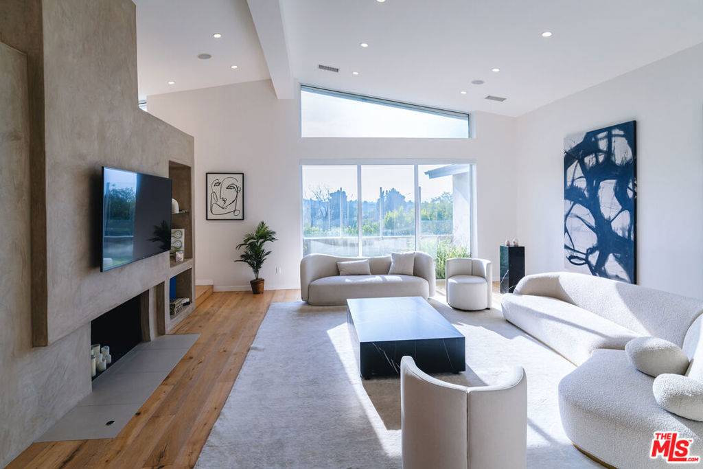 Sherman Oaks, CA 91403,3423 Scadlock LN