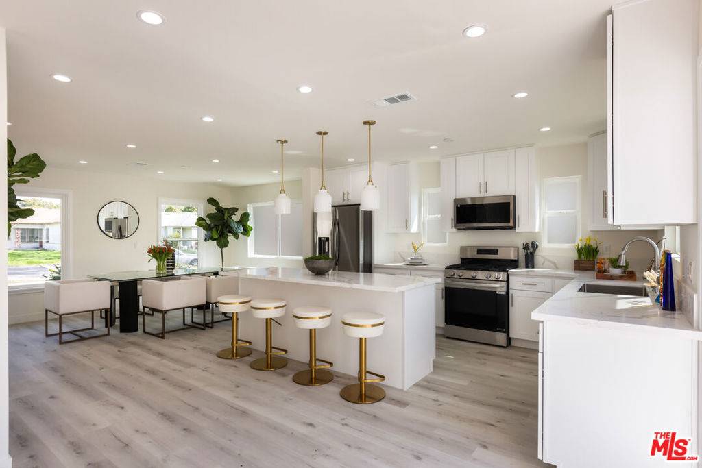 View Park, CA 90008,3827 S Victoria AVE