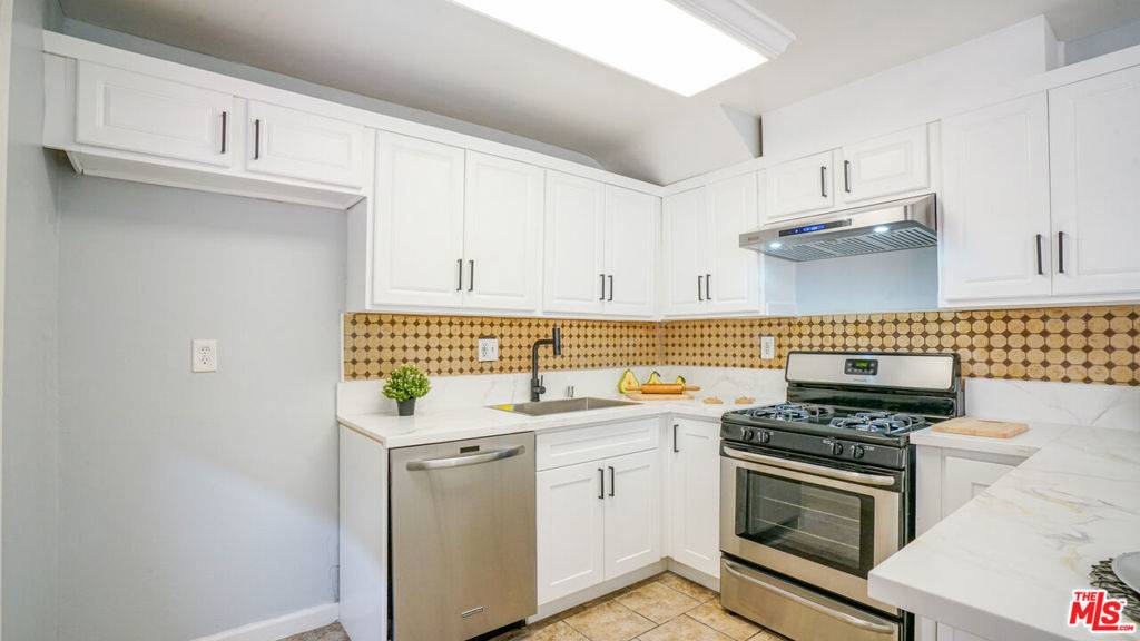 Winnetka, CA 91306,20234 Cohasset ST #11
