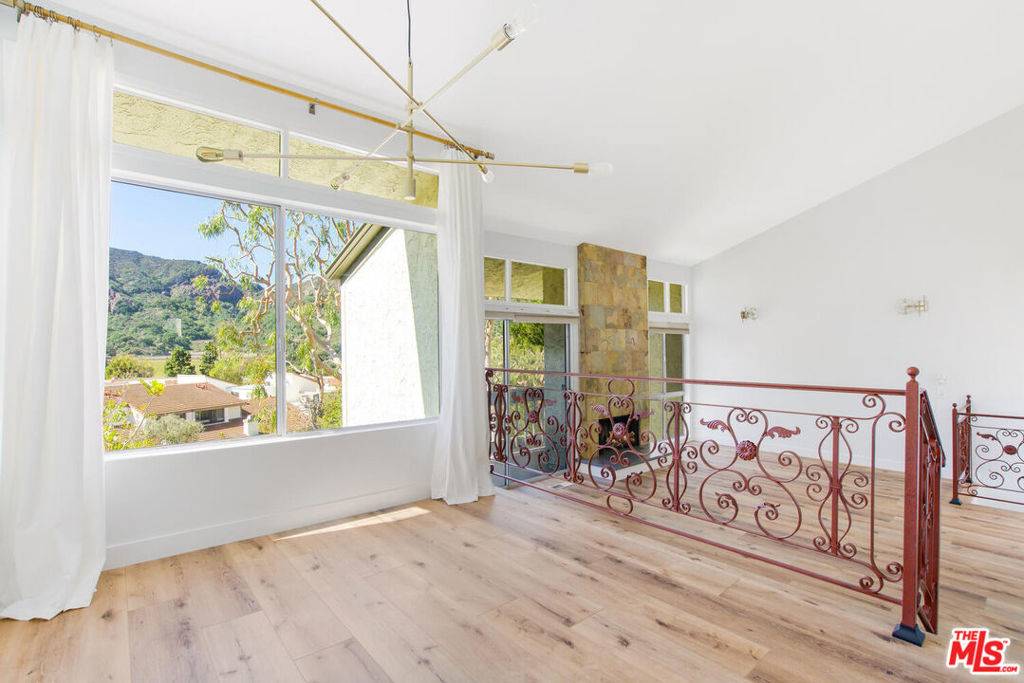 Pacific Palisades, CA 90272,17095 PALISADES CIR
