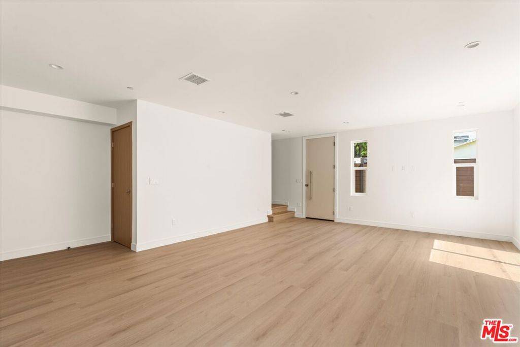 Sherman Oaks, CA 91401,5910 Mammoth AVE