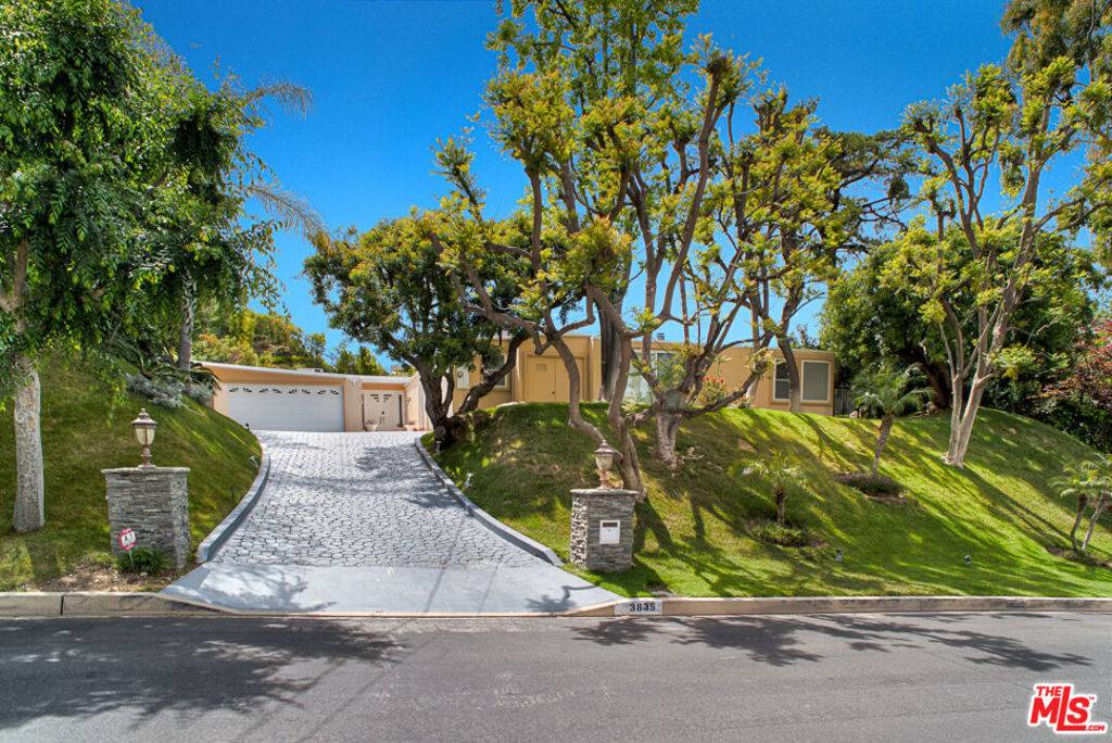 Encino, CA 91436,3835 SAPPHIRE DR