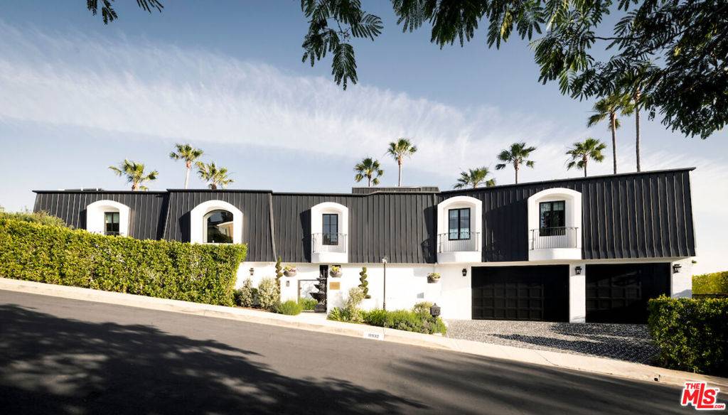 Los Angeles, CA 90077,10932 Savona RD