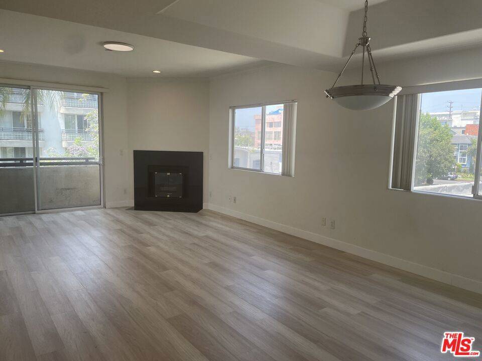 Los Angeles, CA 90025,1922 SELBY AVE #201