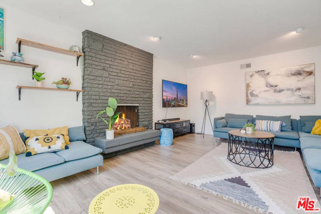 Woodland Hills, CA 91364,5343 TENDILLA AVE