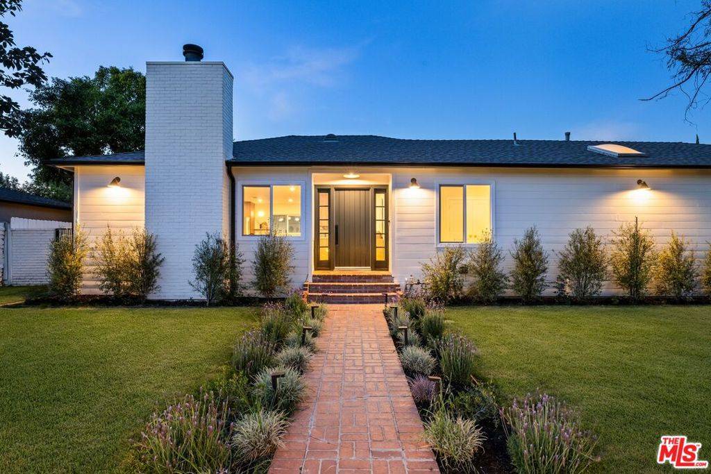 Encino, CA 91436,15727 Hartsook ST