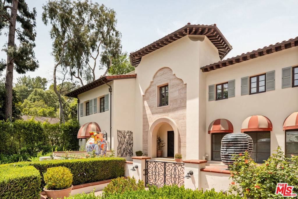 Encino, CA 91436,4009 Valley Meadow RD