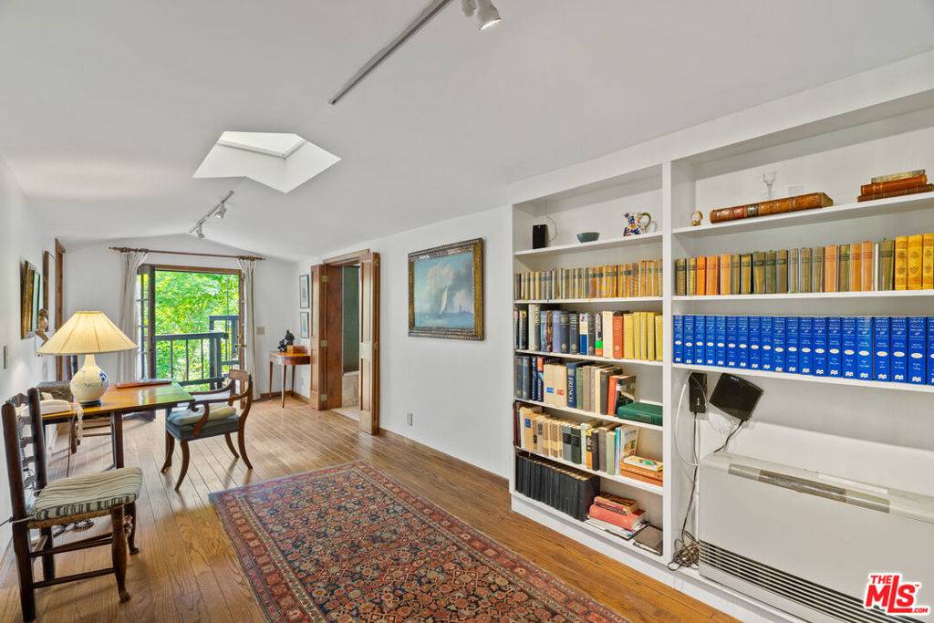 Topanga, CA 90290,21550 Summit TRL