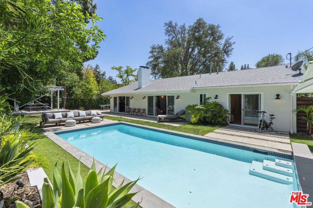 23023 Gainford ST Woodland Hills, CA 91364