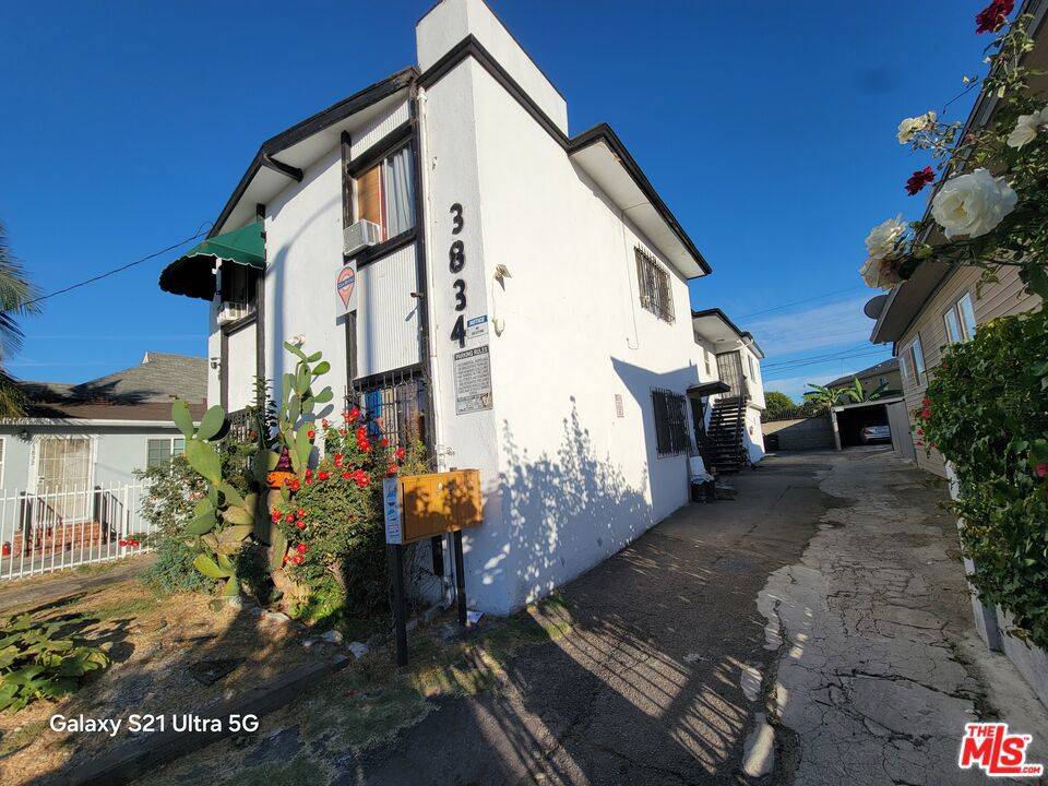 Los Angeles, CA 90011,3834 Maple AVE