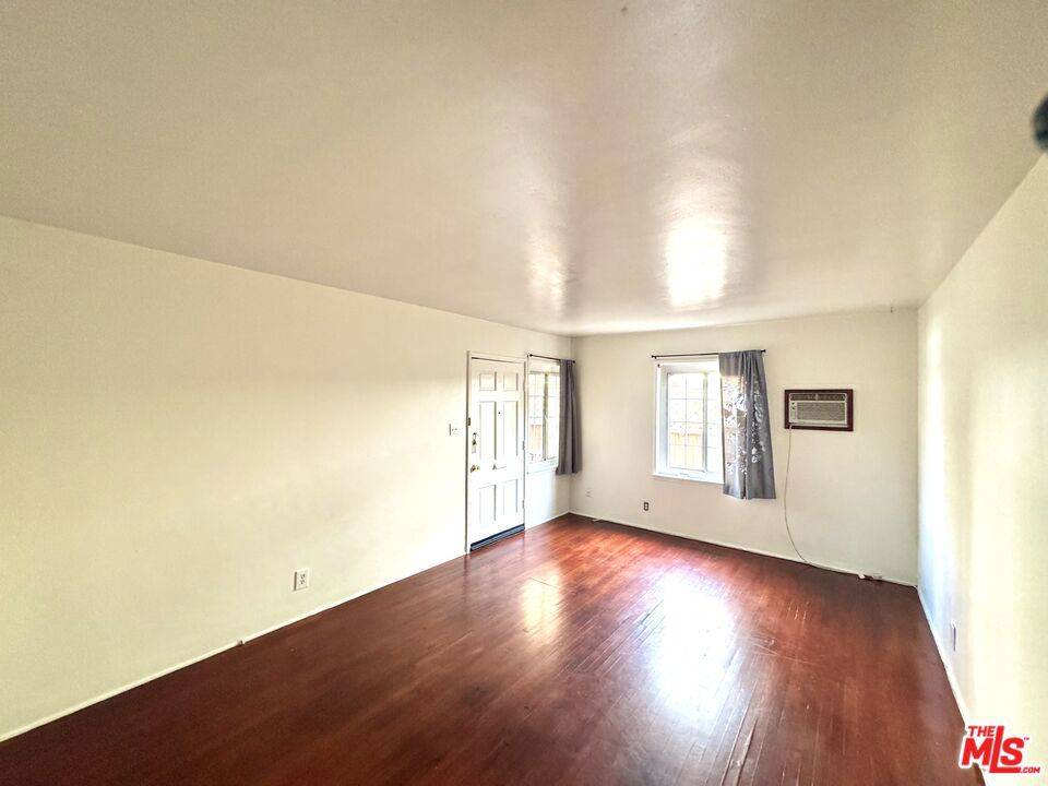 Valley Village, CA 91607,11928 Magnolia BLVD #1/4