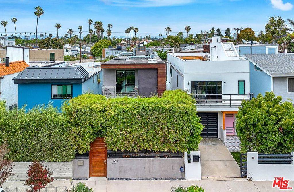 Venice, CA 90292,749 Oxford Ave AVE
