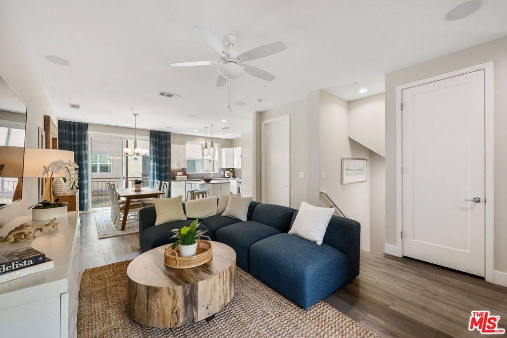 Calabasas, CA 91302,4373 Paxton Place