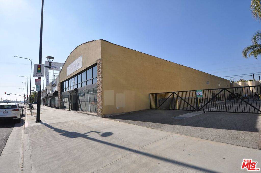 Los Angeles, CA 90043,5343 CRENSHAW BLVD