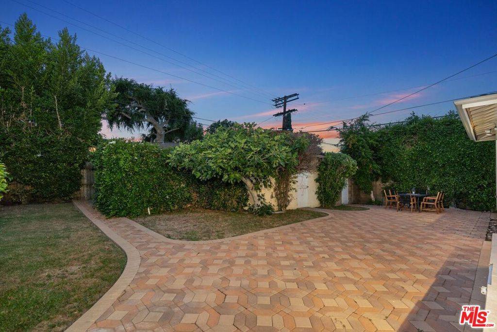 Los Angeles, CA 90048,465 N Kilkea DR