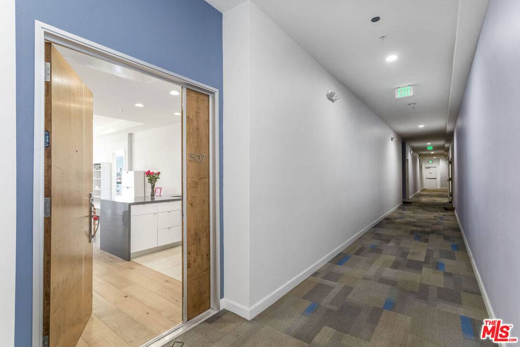 Los Angeles, CA 90004,105 S Mariposa AVE #507