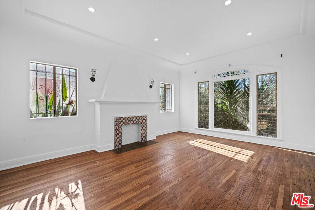 Los Angeles, CA 90016,2826 Somerset DR #2826
