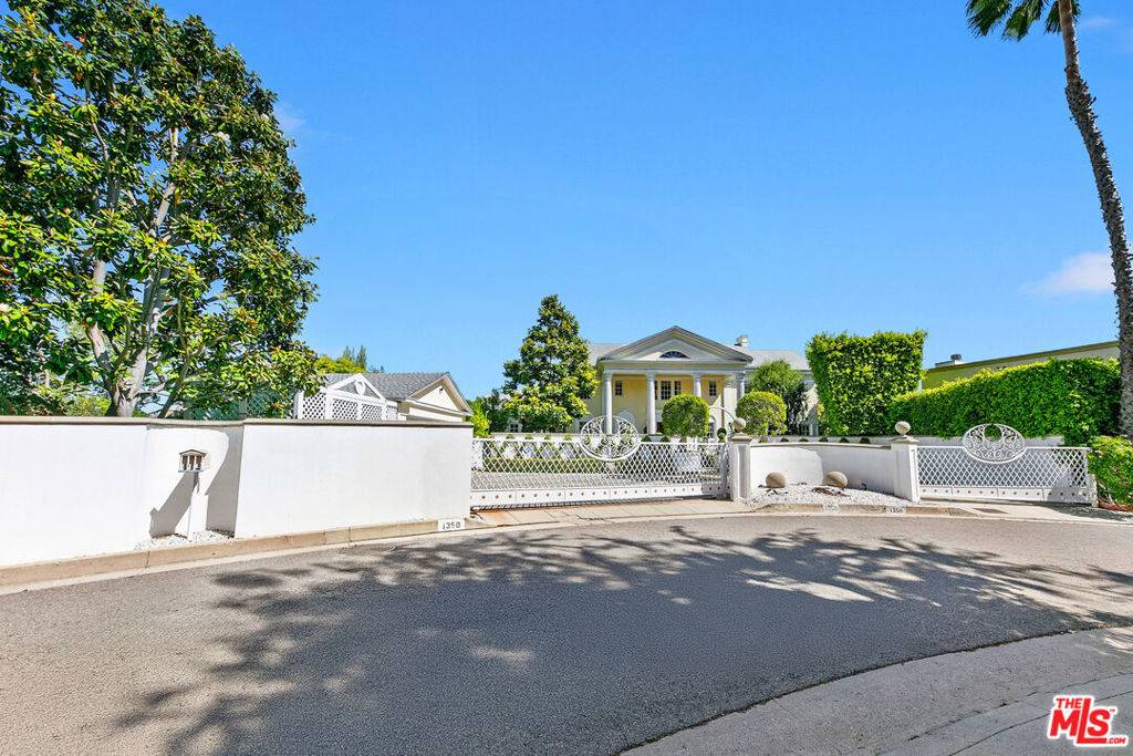 Los Angeles, CA 90069,1350 Belfast DR