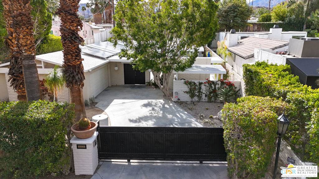 Palm Springs, CA 92264,233 El Camino WAY