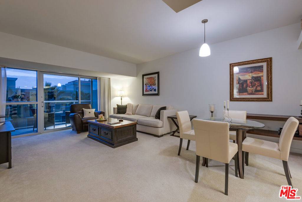 Marina Del Rey, CA 90292,13700 MARINA POINTE DR #306
