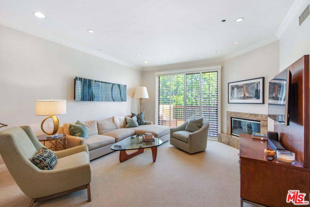 Los Angeles, CA 90049,11847 Gorham AVE #202