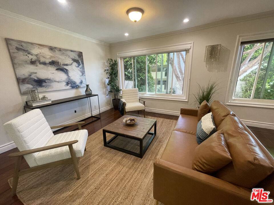 1015 N Kings RD #115 West Hollywood, CA 90069