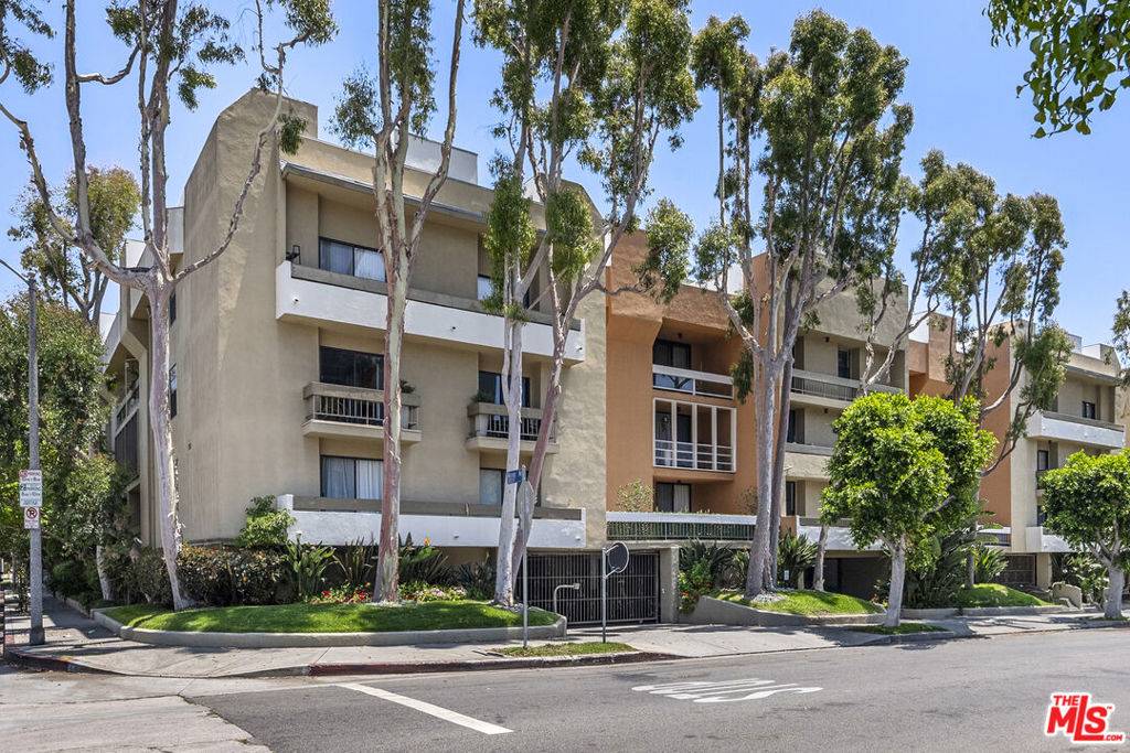 West Hollywood, CA 90069,750 N Kings RD #111