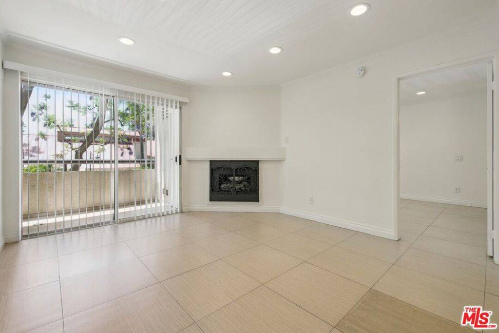 Woodland Hills, CA 91367,5535 Canoga AVE #108