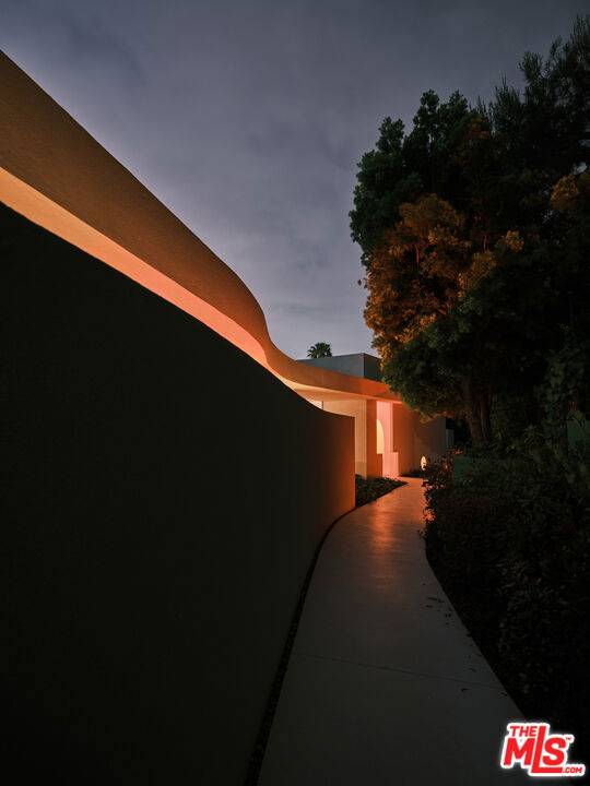 Beverly Hills, CA 90210,510 Arkell DR