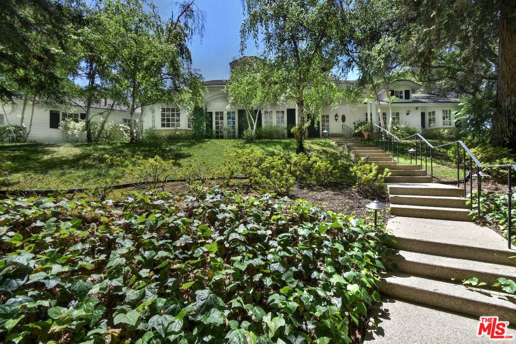 Encino, CA 91436,3935 Valley Meadow RD