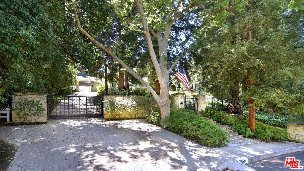 Encino, CA 91436,3935 Valley Meadow RD