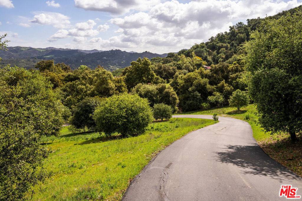 Topanga, CA 90290,22575 Monte Vista DR