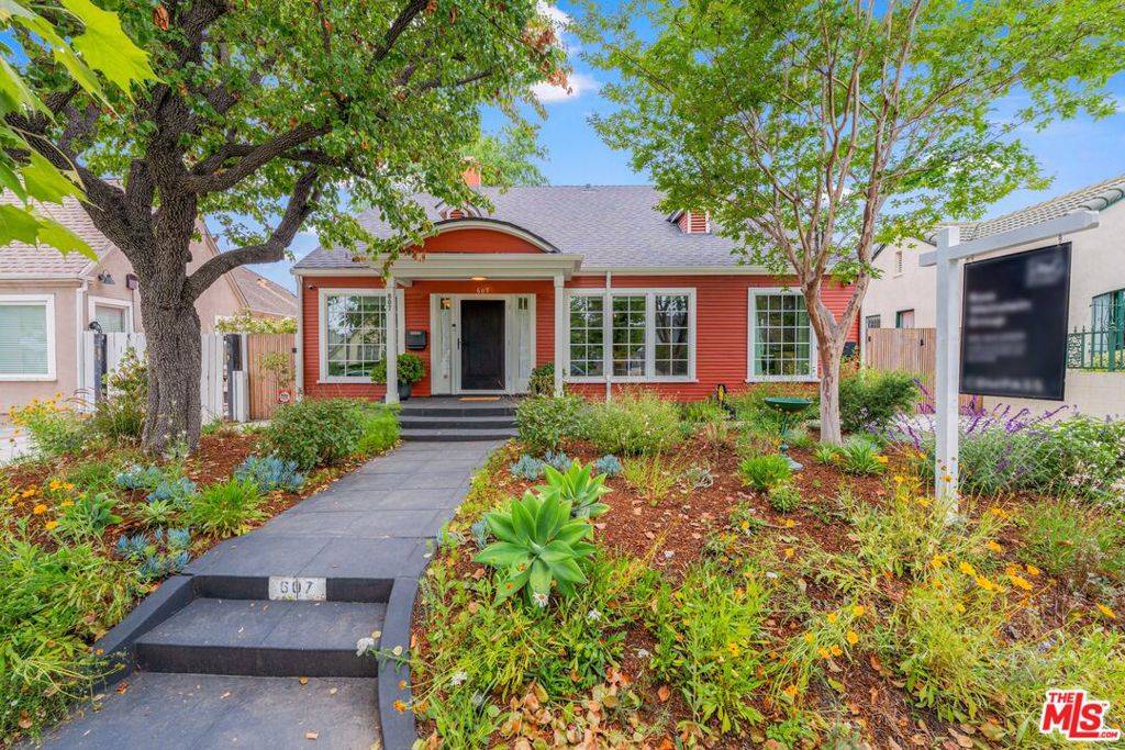 Los Angeles, CA 90036,607 S Orange DR