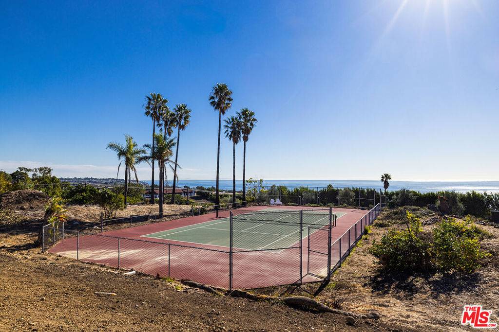Malibu, CA 90265,5909 Philip AVE