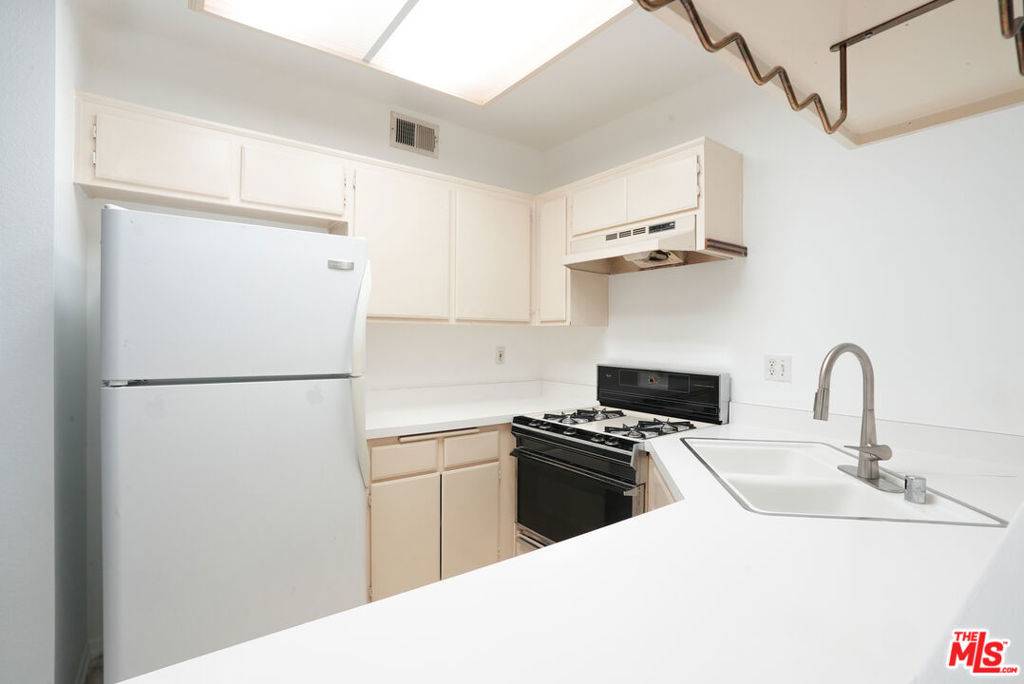 Pacoima, CA 91331,11150 Glenoaks BLVD #27