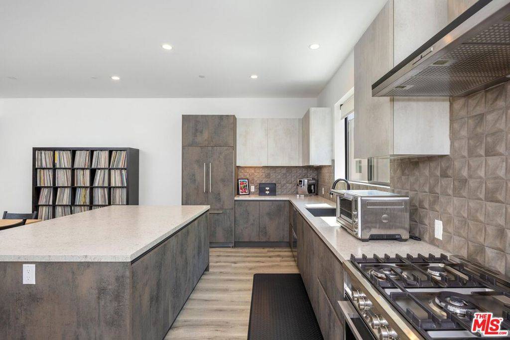 Valley Village, CA 91607,4724 N Village Court LN