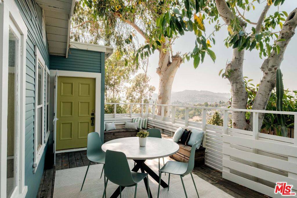 Los Angeles, CA 90039,2326 Hidalgo AVE
