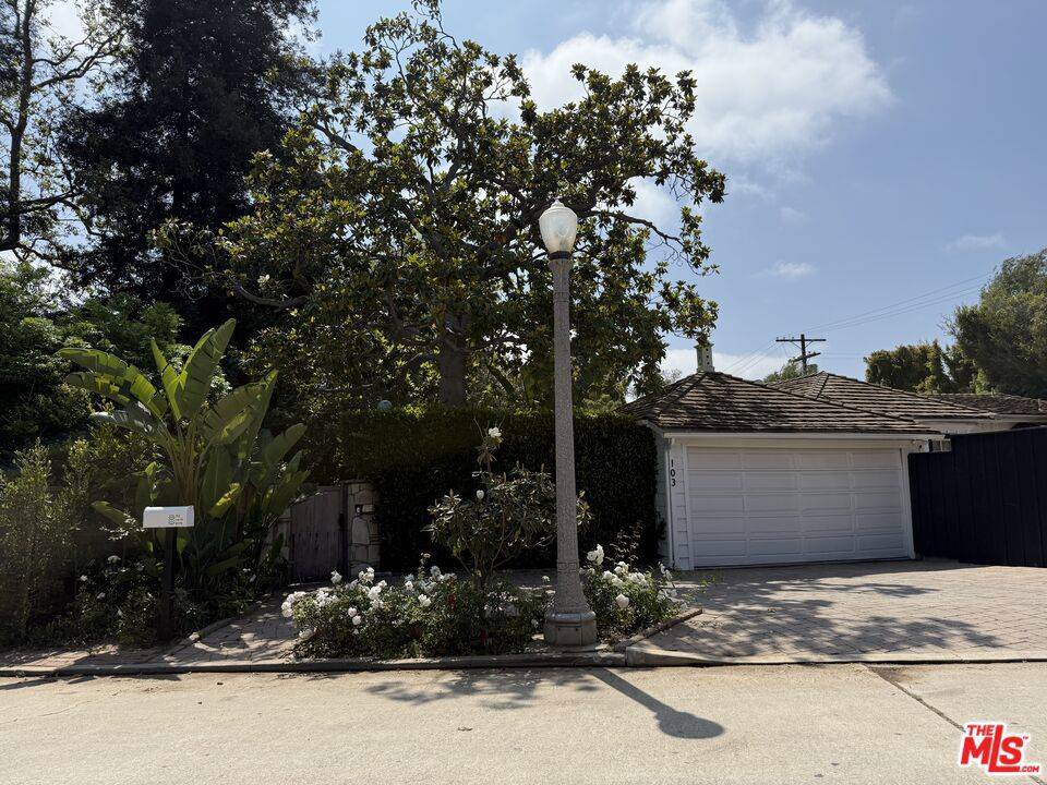 Los Angeles, CA 90049,103 N Anita AVE