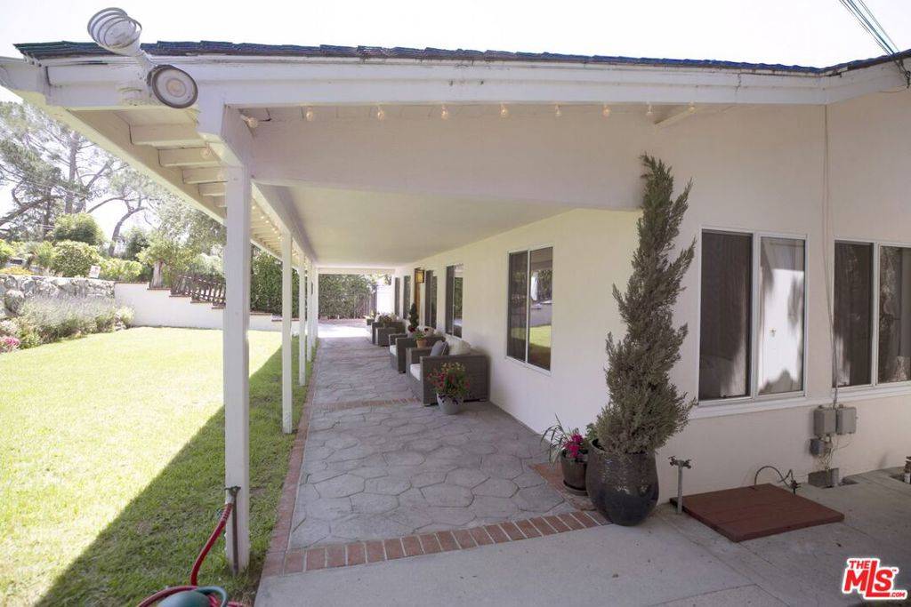 La Crescenta, CA 91214,2916 Henrietta AVE