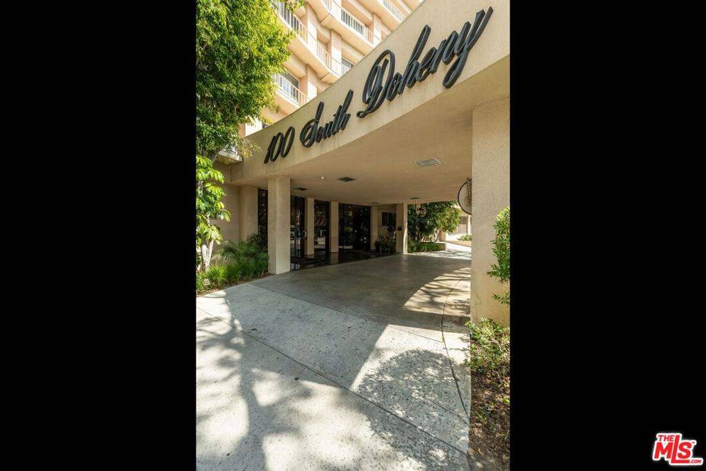 Los Angeles, CA 90048,100 S Doheny DR #422