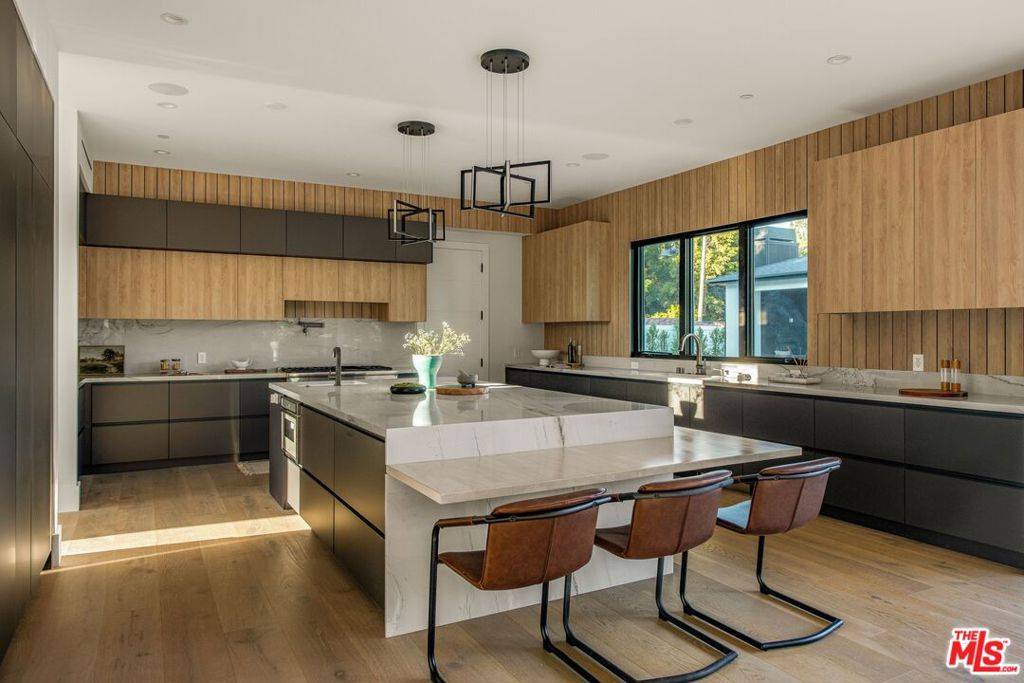 Encino, CA 91316,17341 W Amina Pl