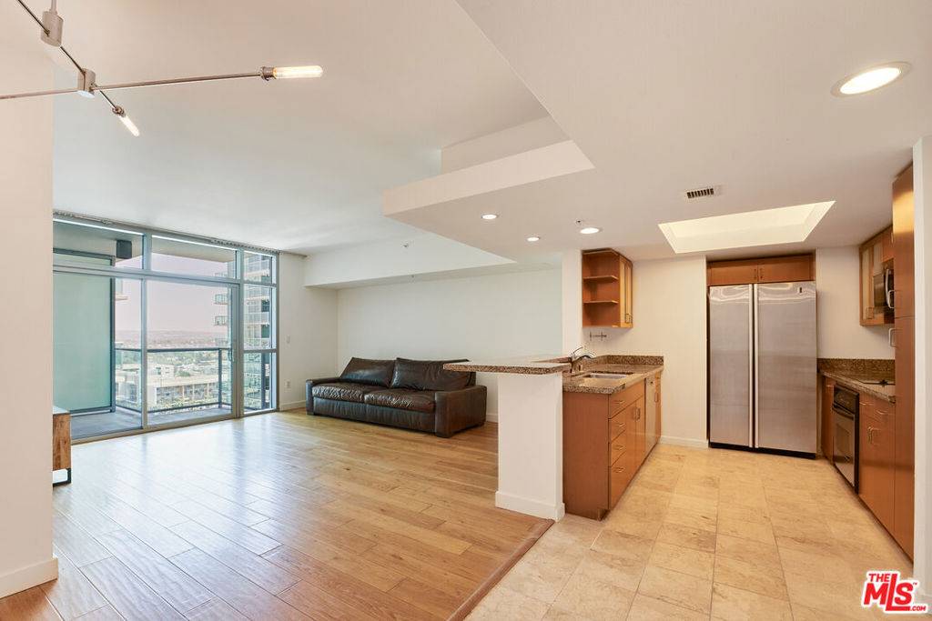 Marina Del Rey, CA 90292,13700 Marina Pointe DR #1527